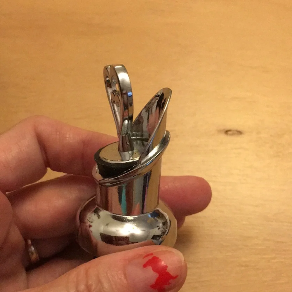 New Silver Hearts Wine Cork Stopper with Professional Wine Pourer Gift Boxed